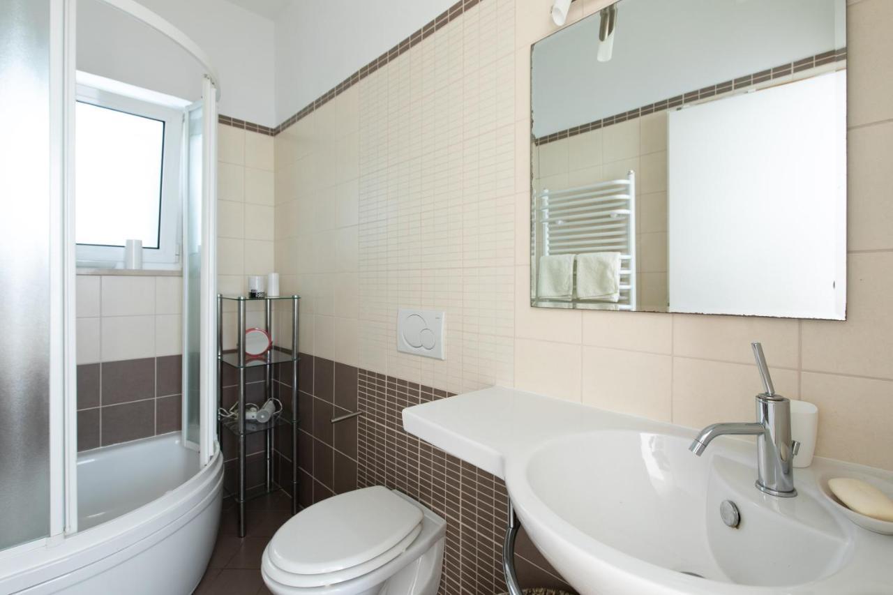 Apartment Portapisana Just 50M From The Beach 크르크 외부 사진