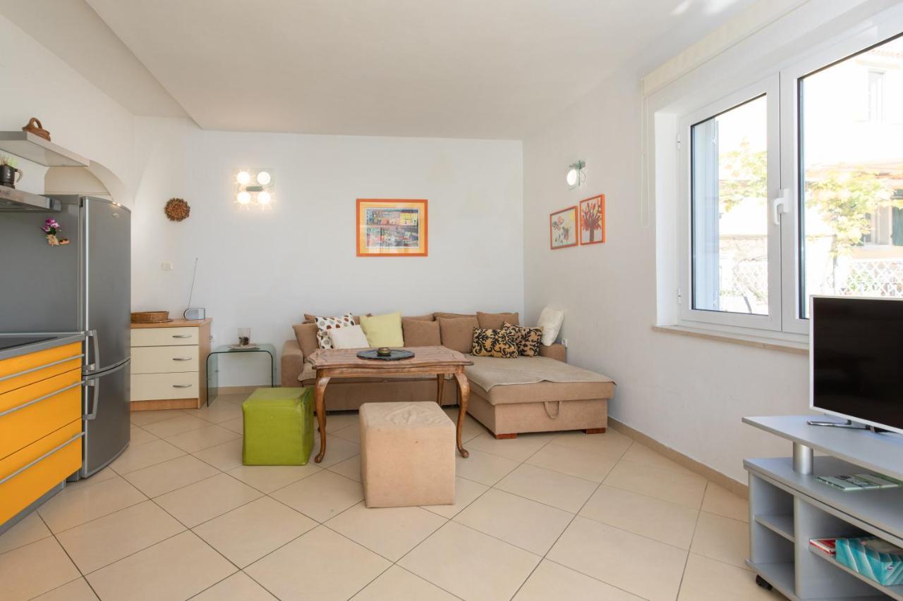 Apartment Portapisana Just 50M From The Beach 크르크 외부 사진